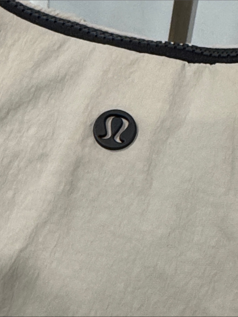 lululemon athletica Bag Beige Pleated Shoulder Bag 10L with Black Trim - Picture 5 of 17
